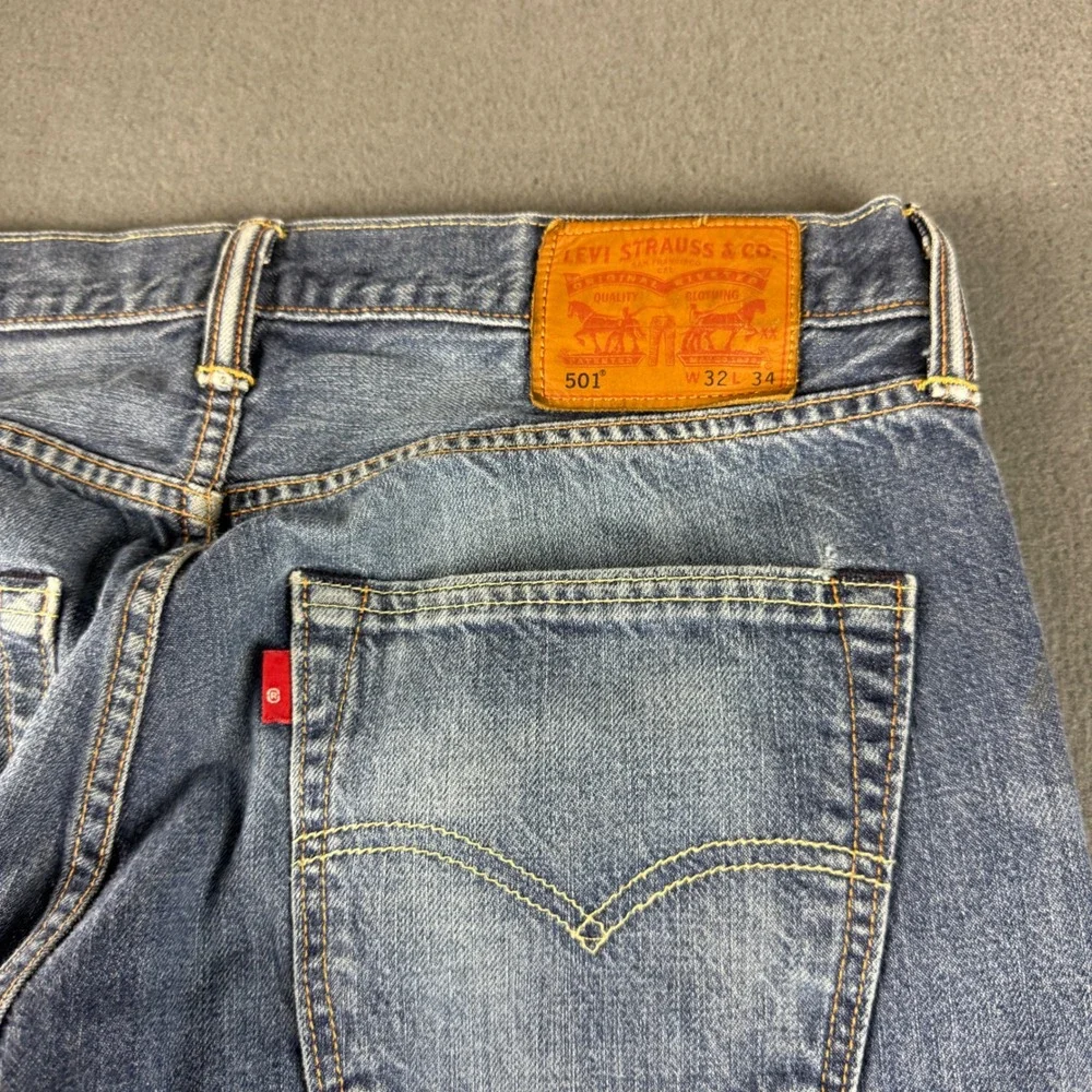 Levis 501 Jeans Men's 32x34 Blue Straight Leg Regular Fit Button Fly Medium Wash